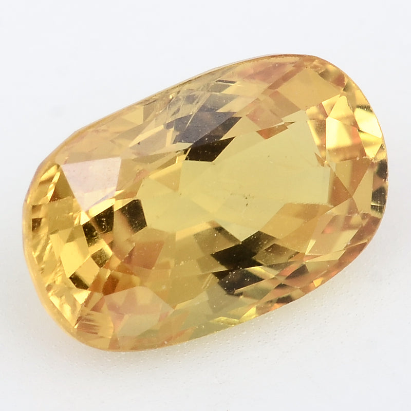 1 pcs Sapphire  - 3.19 ct - Cushion - Vivid Orangy Yellow