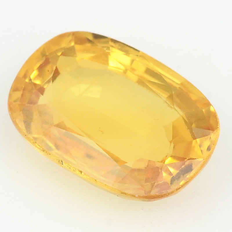 1 pcs Sapphire  - 2.87 ct - Cushion - Vivid Orangy Yellow
