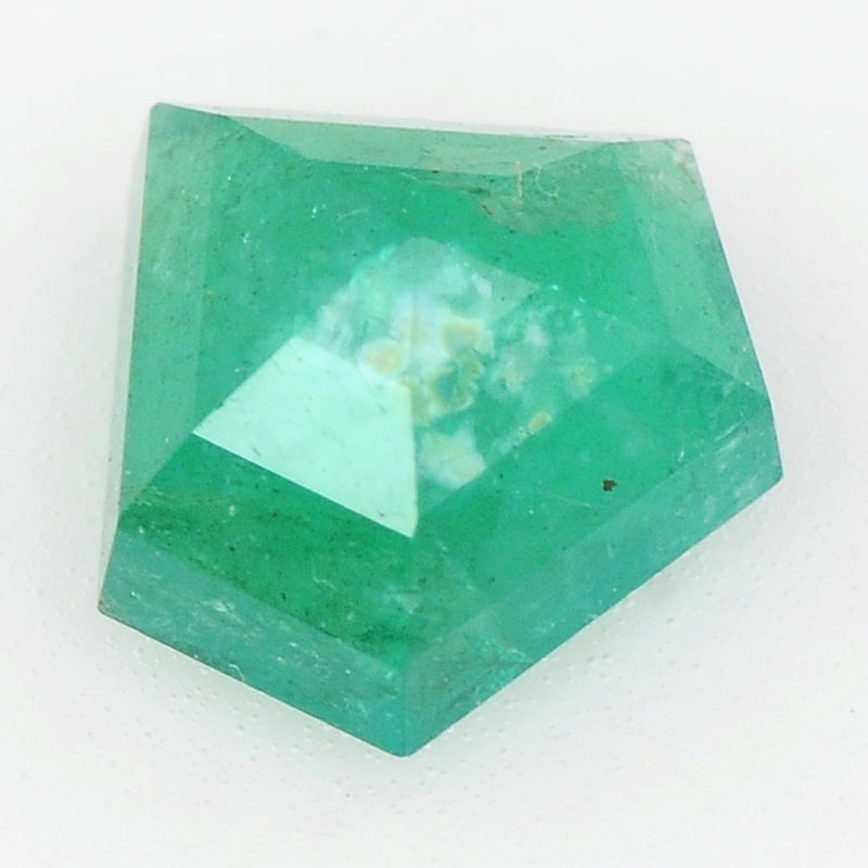1 pcs Emerald  - 0.71 ct - Pentagon - Intense Green