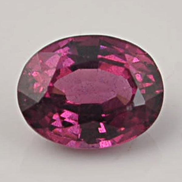 1 pcs Garnet  - 2.7 ct - Oval - Purplish Pink